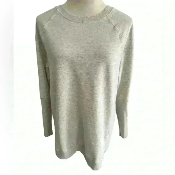 T.La Women’s XS Cream Gray Sweatshirt Longer Back Crew Neck - Picture 1 of 10